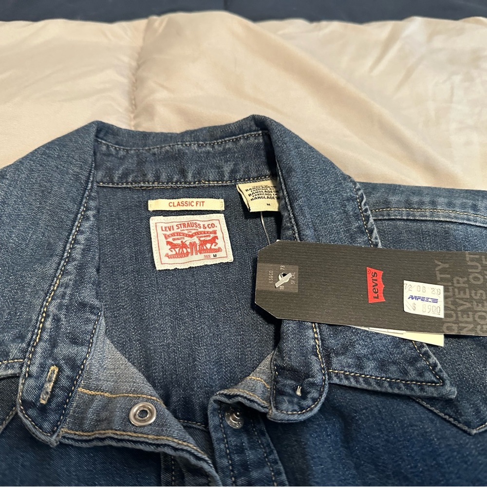 Levi’s Jean Jacket NWT - Picture 2 of 4